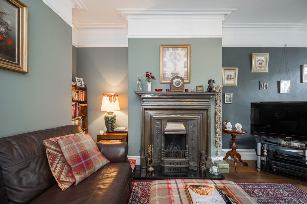 Sitting / Dining Room- click for photo gallery